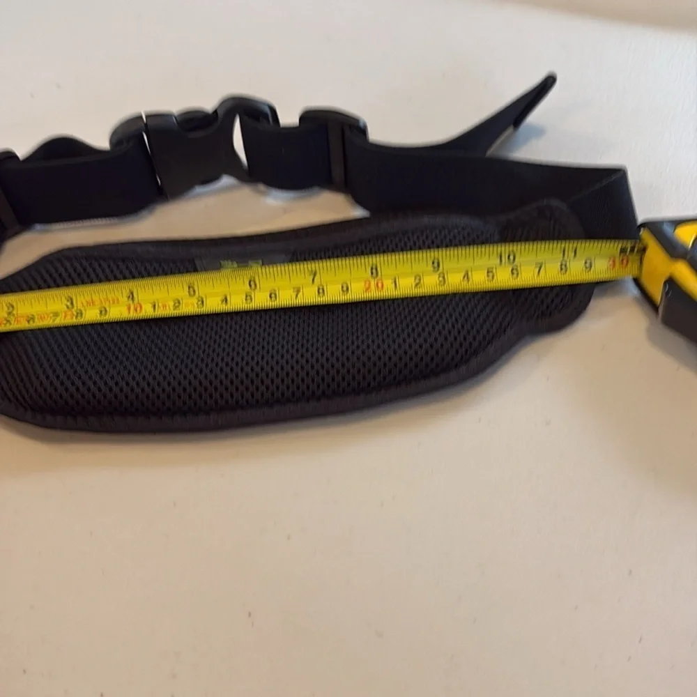 Amphipod Black Running Belt. Unisex - Picture 11 of 12